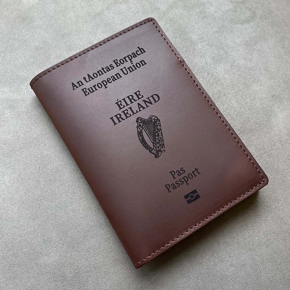 パーソナライズされた革の斜めのパスポートカバー、本革のカバー - Phone Cases Ireland のレビューと価格