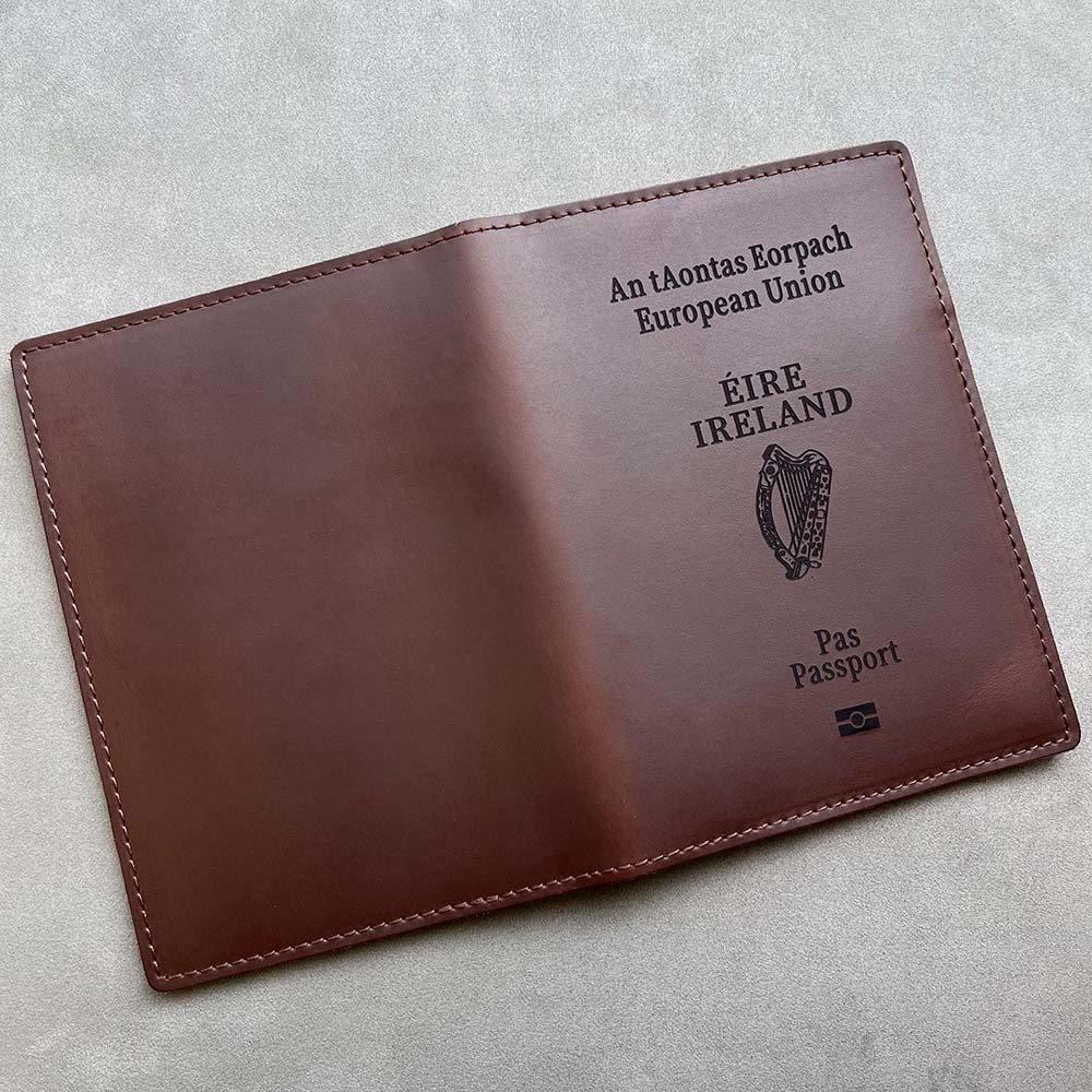 パーソナライズされた革の斜めのパスポートカバー、本革のカバー - Phone Cases Ireland のレビューと価格